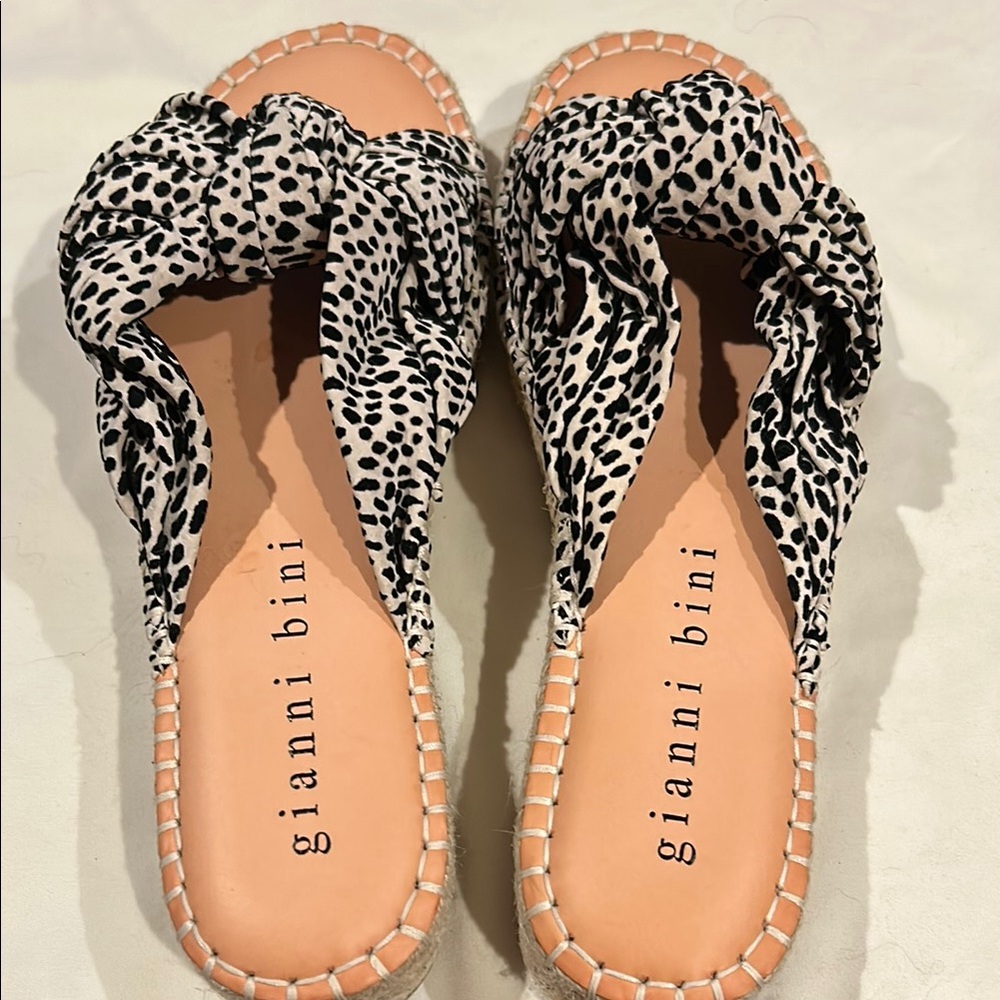 Gianni Bini Black and White Knotted Sandals